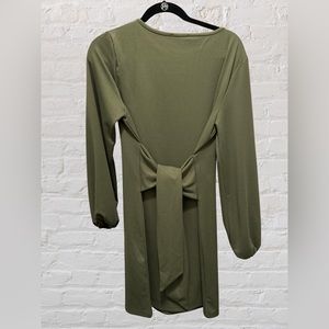 Green Lantern Sleeve Tie Waist Dress size M